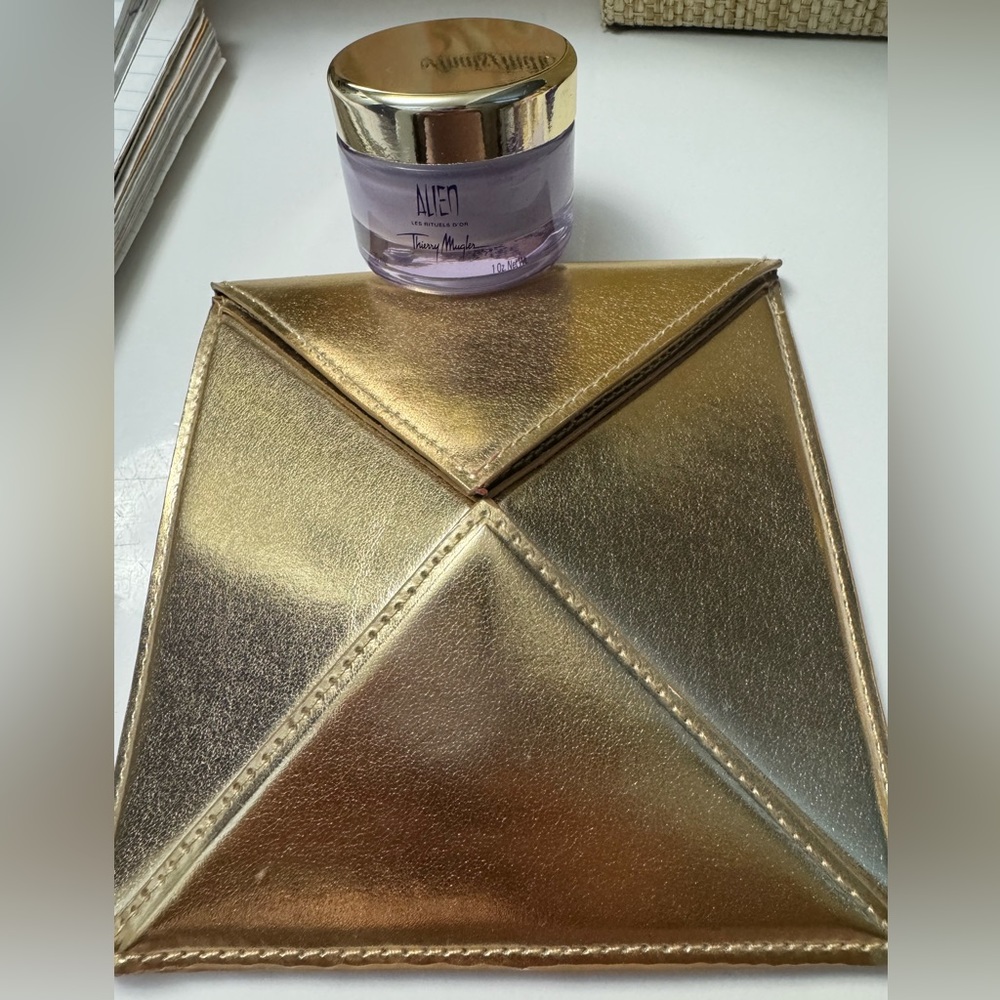 Thierry Mugler ALIEN bundle for the senses with Golden Clutch Bag